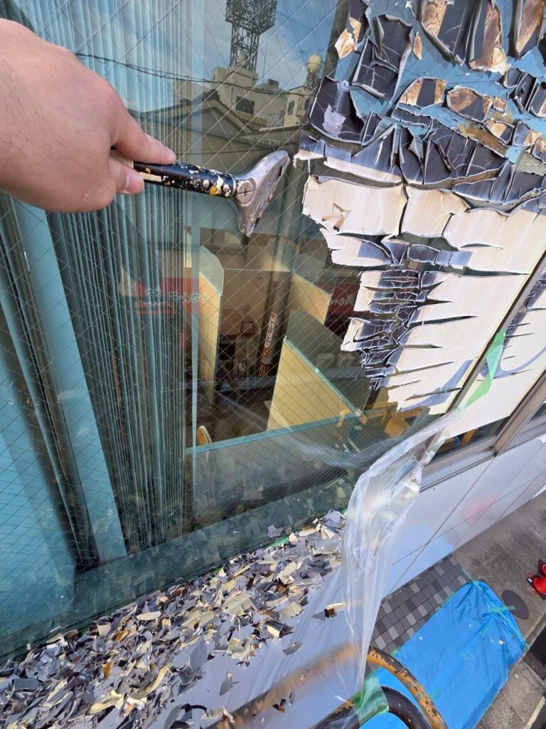 米子市 学習塾 劣化したウィンドウサインの状態