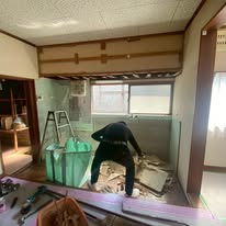 キッチン解体作業中の様子 戸建てリフォーム(岡山市東区)