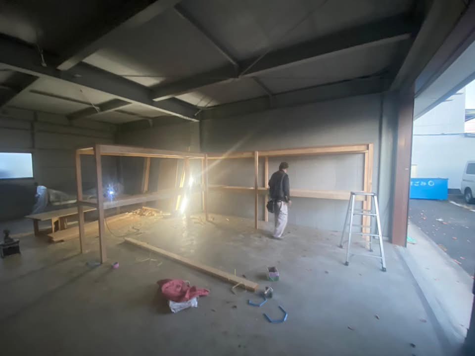 岡山市北区 事務所改装 重量棚の造作工事