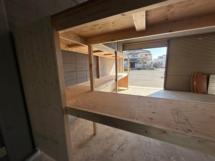 岡山市北区 オフィスリノベーション 介護用品用の造作棚施工