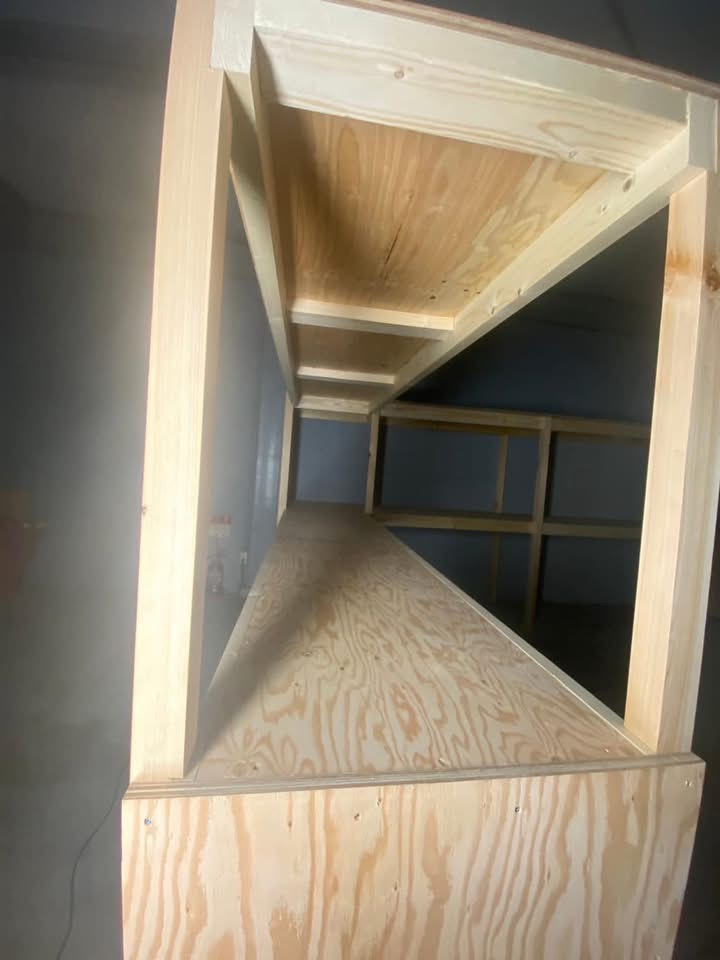 岡山市北区 オフィスリノベーション 介護用品用の造作棚施工