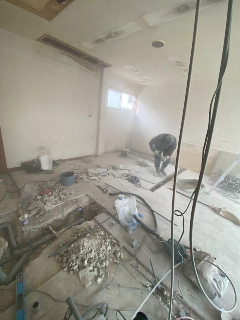 岡山県玉野市 店舗リフォーム 解体工事の様子