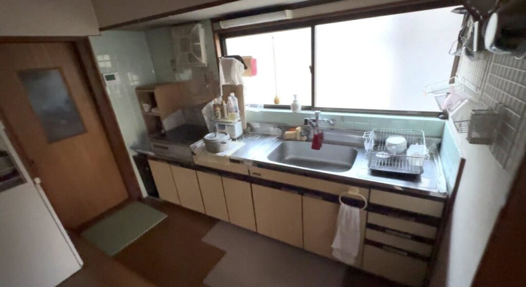 岡山市東区 フロアタイル施工前 キッチン