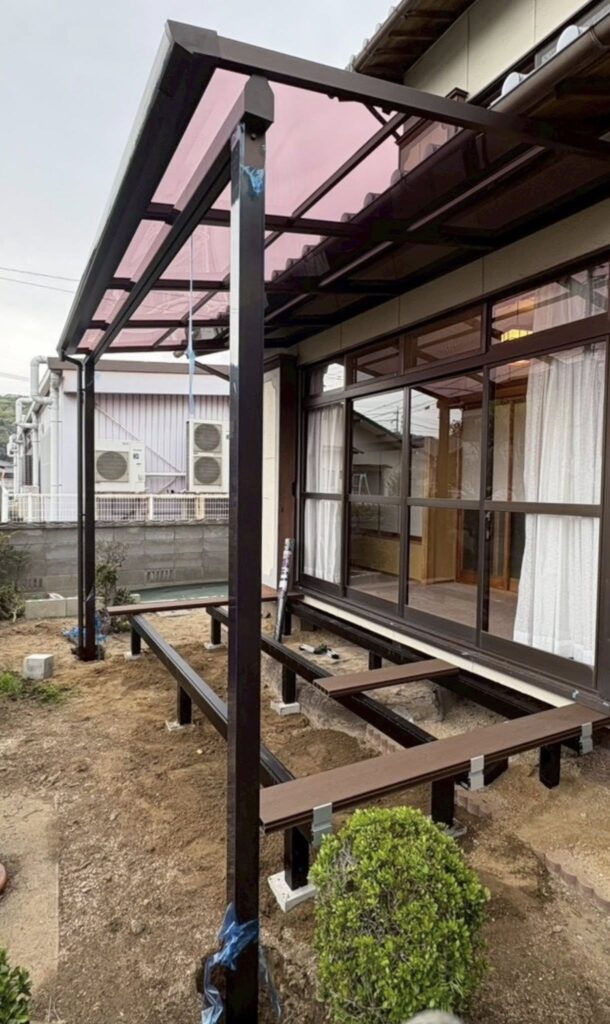 テラス屋根新設前の外構工事現場（岡山県玉野市）