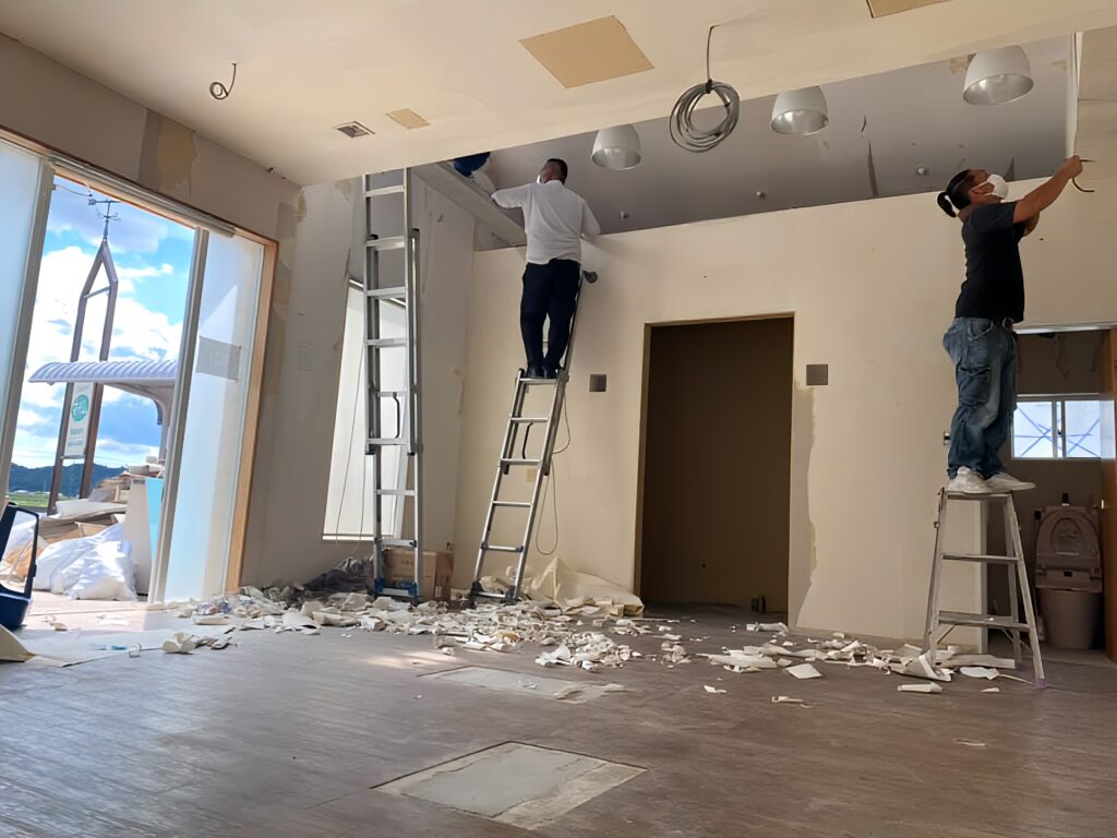 吹抜け空間を活かした美容室改修工事写真