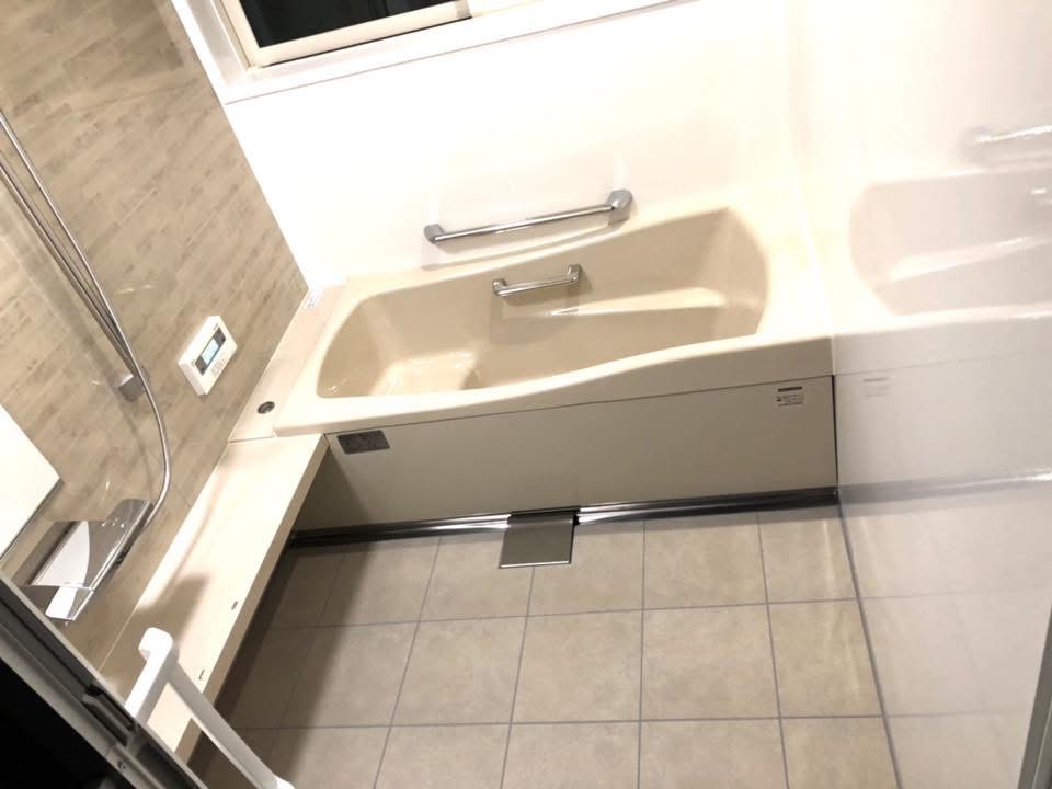 タカラスタンダード ホーロー浴室 施工後　タイル写真