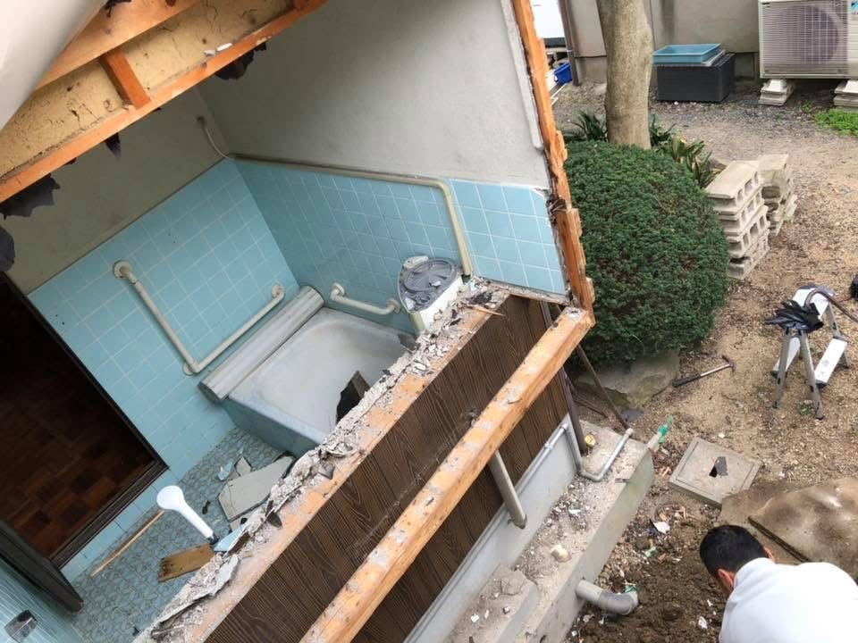 岡山市南区　タイル浴室 解体工事 木舞壁 撤去中