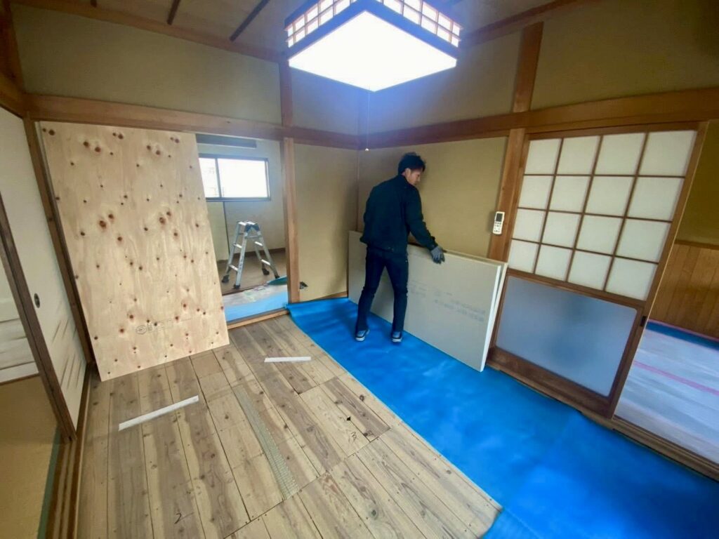 和室の壁下地工事を行う岡山リフォーム現場