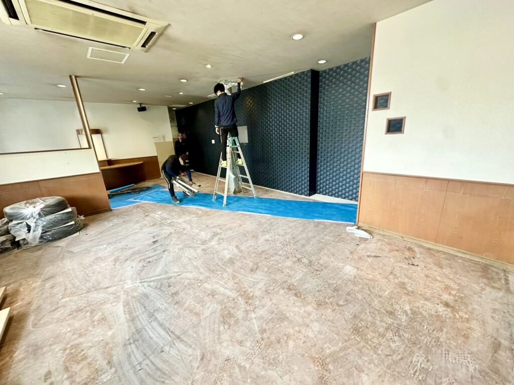 岡山県玉野市で倉庫兼住宅リフォーム前の現場確認を行う様子