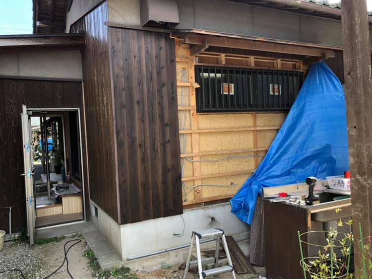 岡山リフォーム 窓枠施工中 キッチン改修