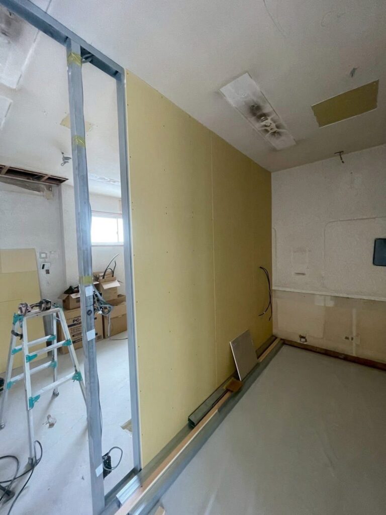 玉野市のベーグル店舗の間仕切り造作