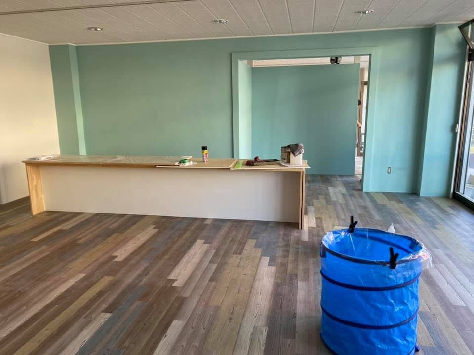 ティファニーカラーが映える店舗リフォーム施工事例