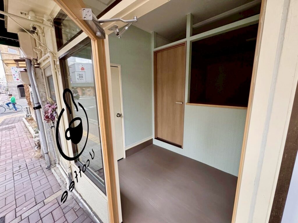 岡山市北区 店舗改装工事で完成したテナント外装施工写真