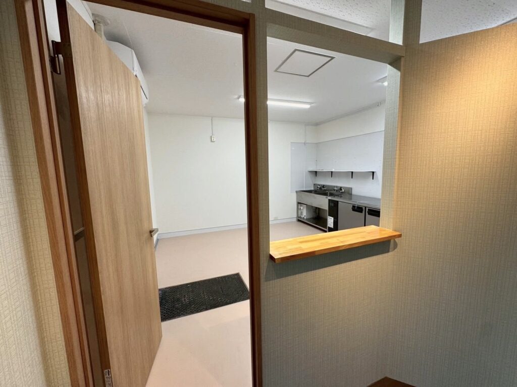 店舗リフォーム後のU coffee 内装仕上げ