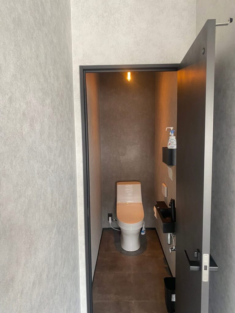 岡山県玉野市に誕生したベーグル店舗のトイレ写真