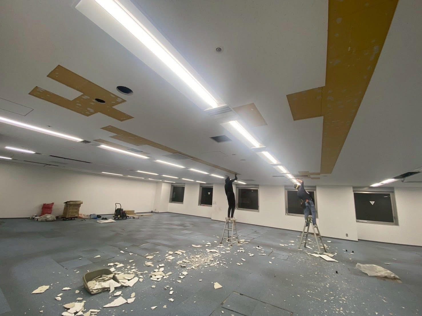 岡山市北区のオフィス原状回復での内装解体作業