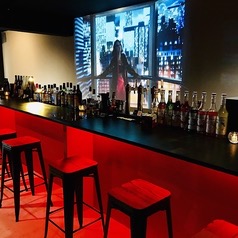 ちょっぴりミステリアスでエレガントな大人空間　黒と白のモノトーンで洗練された店舗内装施工事例