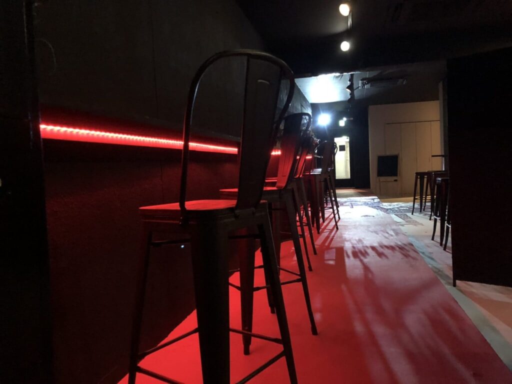 見るものを魅了するオーダーメイドの特注バーカウンター　デザインから施工まで自社一貫の店舗リフォーム
