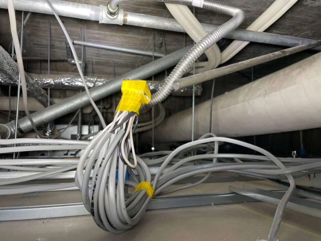 ATOM法律事務所様電気配線チェック作業