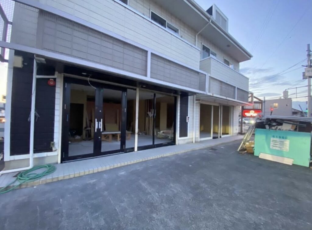 Washington龍野店様入口ドア施工途中